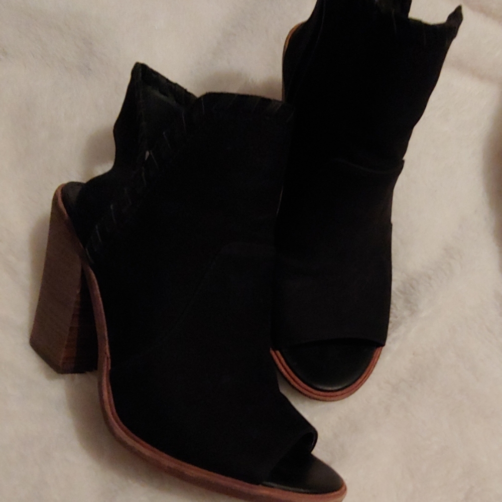 Vince Camuto Heels